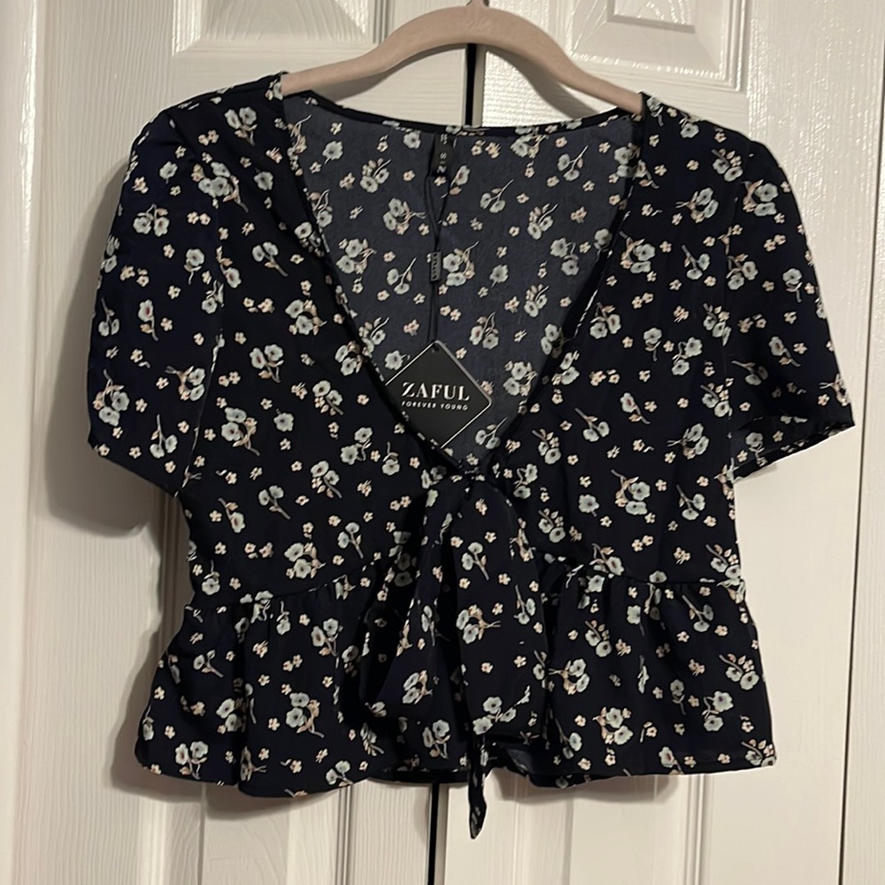 NWT Zaful short sleeve wrap shirt with tie size small